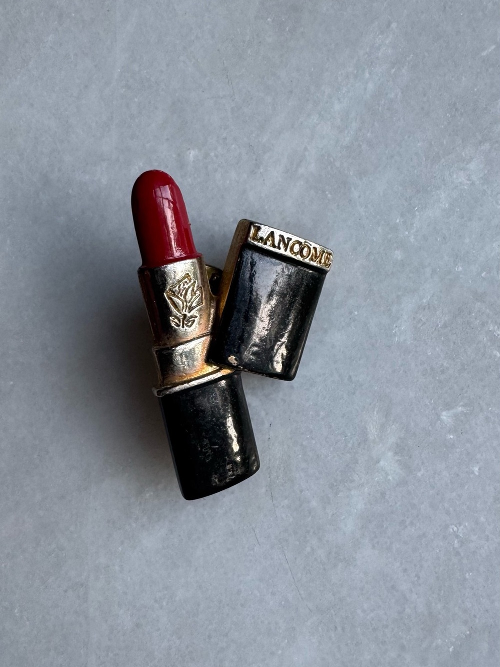 Lancôme Lipstick Figural Pin Brooch Red Black Gold Tone Makeup Beauty Cosmetic